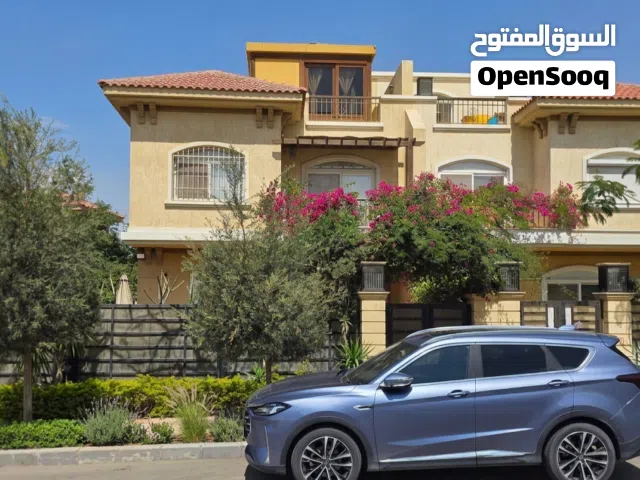 فيلا للبيع بمدينتى نموذج ii مجموعة 18 المساحة 244متر 3غرفة 4حمام البيع بالاثاث واجهزة المطبخ فقط