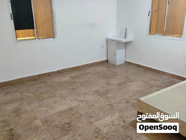 إعلان غرفة للإيجار  الموالح عوائل   الموقع: الموالح قريب من الخدمات والأسواق  التفاصيل