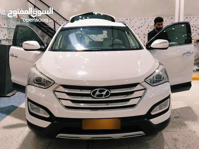 Hyundai Santa-Fe 3.3 engine and 4x4 GCC Specifications 7 seater white color luxury