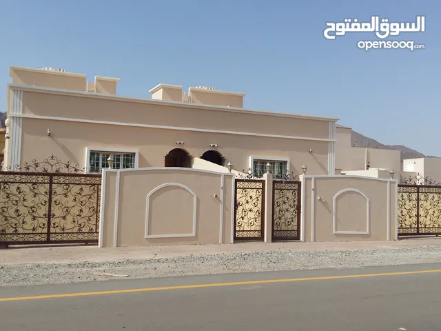 320 m2 4 Bedrooms Townhouse for Sale in Al Dakhiliya Bidbid