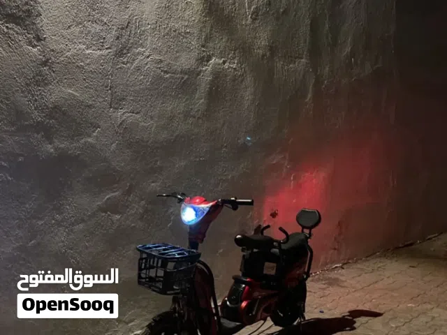 سكوتر  للبيع  او للبدل مع دراجه 100ccنظيفه تمشي.شوف الوصف