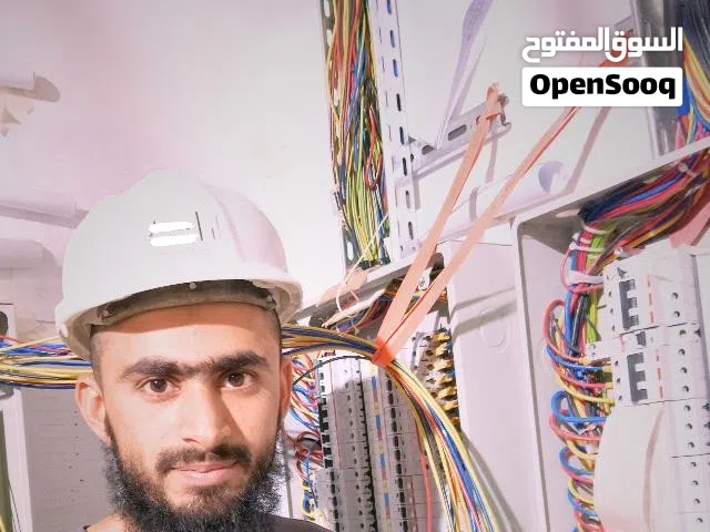خدمة صيانة كهربائية في المكاتب المنزلية.