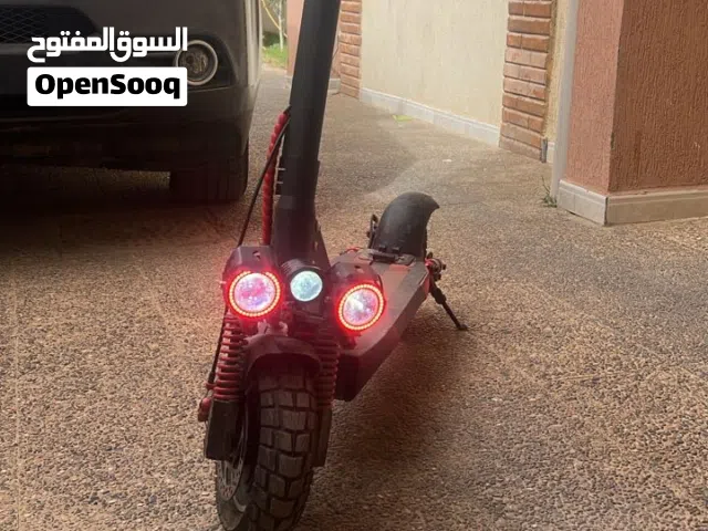 سكوتر الوحش استعمال نضيف ماشي نص كيلو