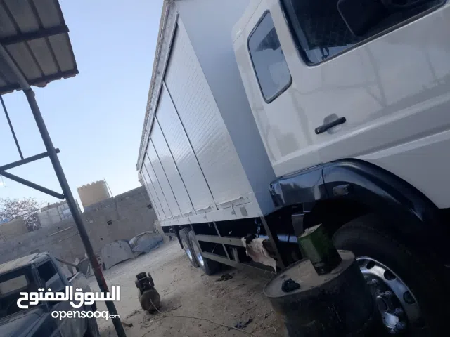 Used 2016 Tractor Unit for Sale - Reliable Heavy-Duty Truck Model