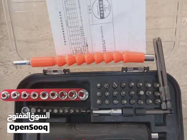 مفك شحن مع عده متكامله مع وصله مرنه ومجموعة لقمه وأنواع مفكات بسعر 80دينار