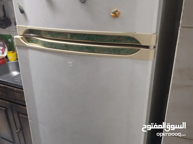 كريازي 18 قدم كبيرة الحجم موديل قديم نو فروست محتاجة شحن فريون