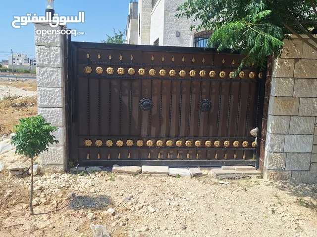 بابين حديد ثقيل
