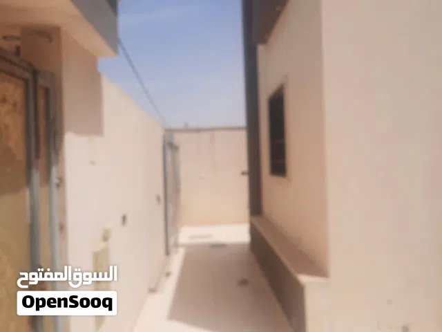 منزل للبيع في منطقه الباعيش مثلث الجزارين بالقرب من مسجد السلف الصالح