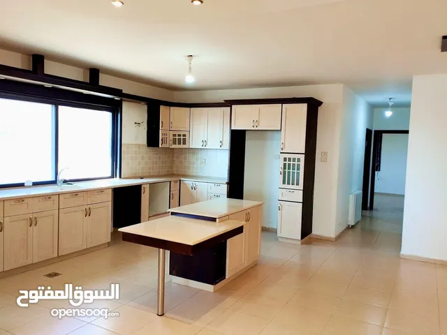 200 m2 3 Bedrooms Apartments for Sale in Ramallah and Al-Bireh Al Tira