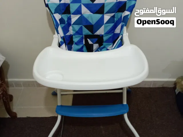 كرسي طعام اطفال بحالة ممتازة جدا قوي ومتين
