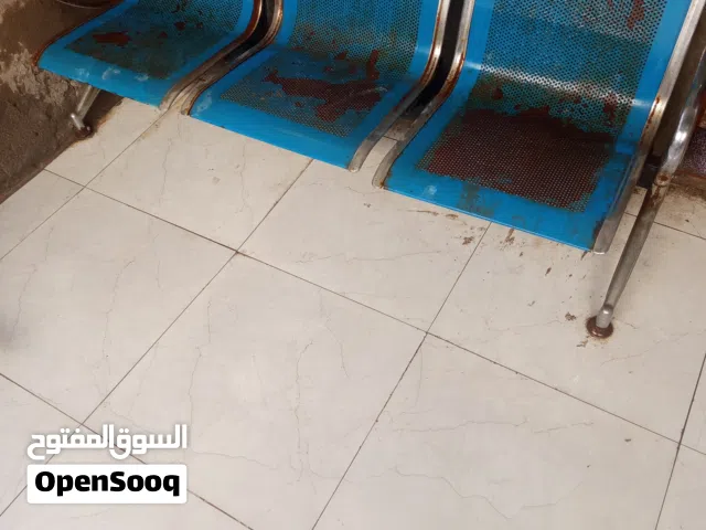 كرسي حديد ..