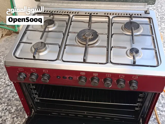 طباخ نضيف جدا كلشي مابي كلشي بي شغال