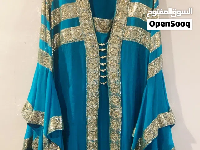 تصفية ملابس أنيقة بحالة ممتازة