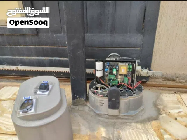 متوفر صيانة جميع محركات ابواب كهربائية وقراجات بجميع انواعها وقطع الغيار البديلة