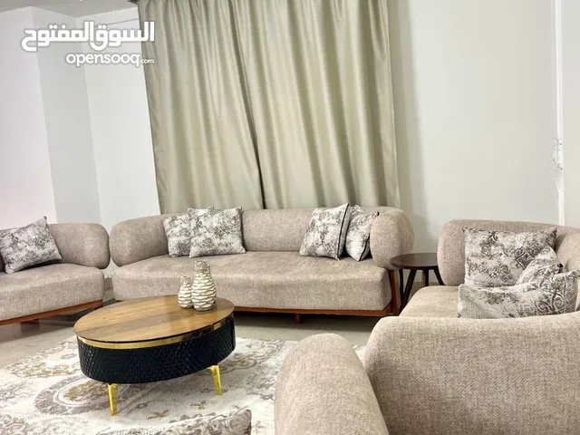 شقه مفروشه للايجار بالدقي بشارع الثورة تفرعات نادي الصيد سنوى او شهرى او يومي