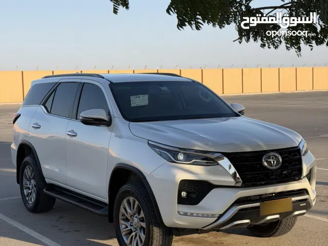 تويوتا فورتشنر 2024 VXR فل مواصفات  أبيض لولوي كاميرات 360 ممشى قليل جدًا