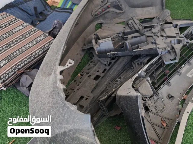 بيع قطع غيار الصدام الامامي والخلفي  من فئة 330iBMW موديل 20219