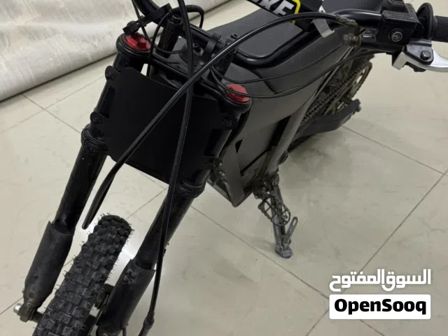 السلام وعليكم كوقو للبيع ب 1700 او للبدل ب كروز وقابل للتفاوض