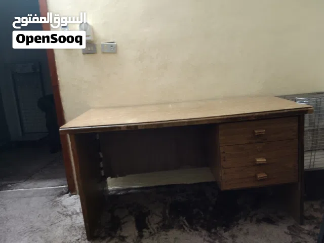 مكتب مستعمل بحالة جيدة