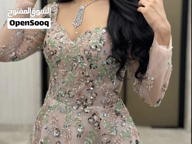 المشتري يجي يستلم الفستان و الفلوس كاش