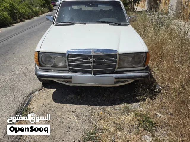 1976 مرسيدس بنز الفئة-E E 200