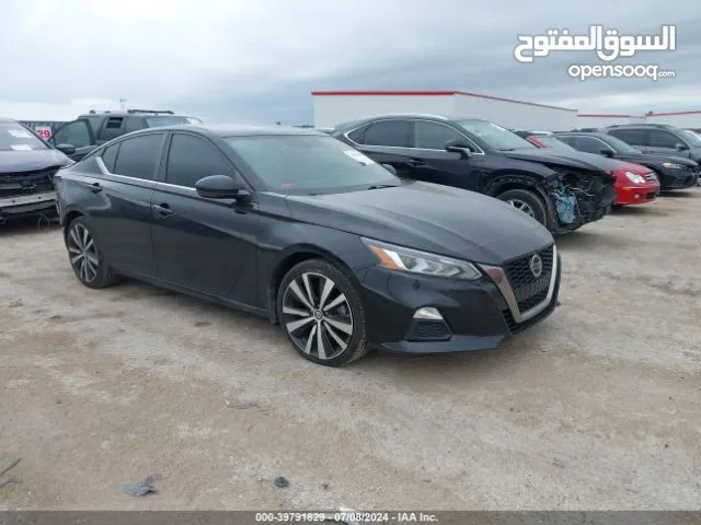 Nissan Altima Model 2019 SR Color black  that’s American used cars  in Sharjah