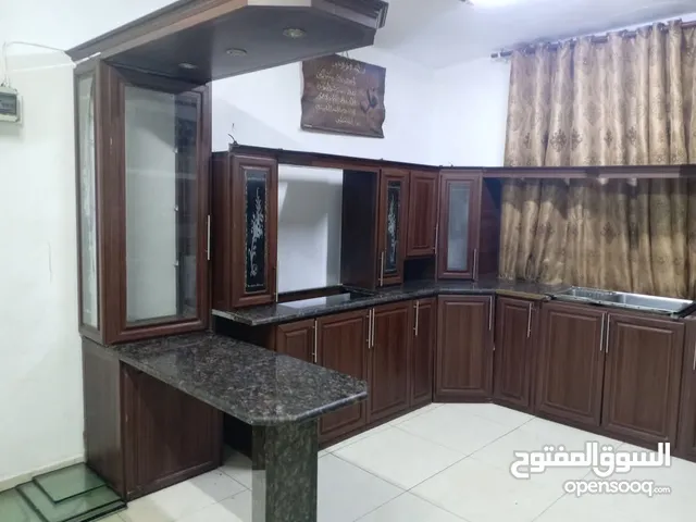 مطبخ للبيع خشب بلوط بحالت ممتازه جدا