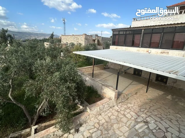 منزل ريفي واصل جميع الخدمات منطقه السلط الصبيحي البيع مع الاثاث منطقه مزارع وشاليهات موضح بالصور