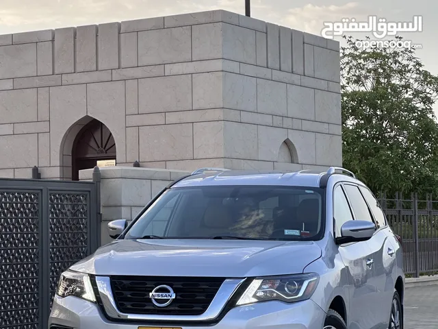 Used Nissan Pathfinder in Al Dakhiliya