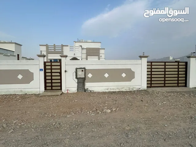 منزل للبيع العامرات مدينة النهضة مربع 14 بالقرب من الخدمات فرصة للشراء