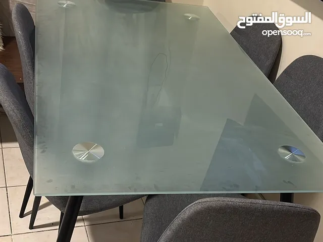 طاوله طعام
