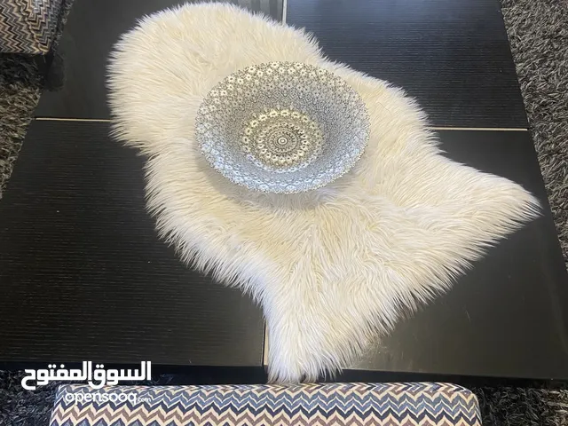 طاولة وسطية مستعملة بحالة ممتازة للبيع بسعر مميز