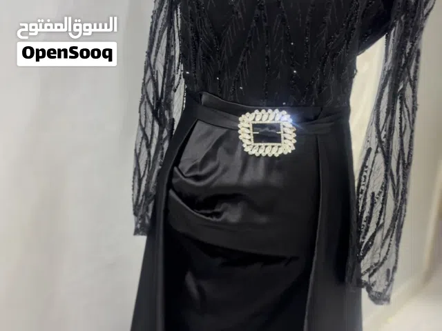 فستان اسود للبيع ملبوس مرة واحدة سعر البيع 13ریال