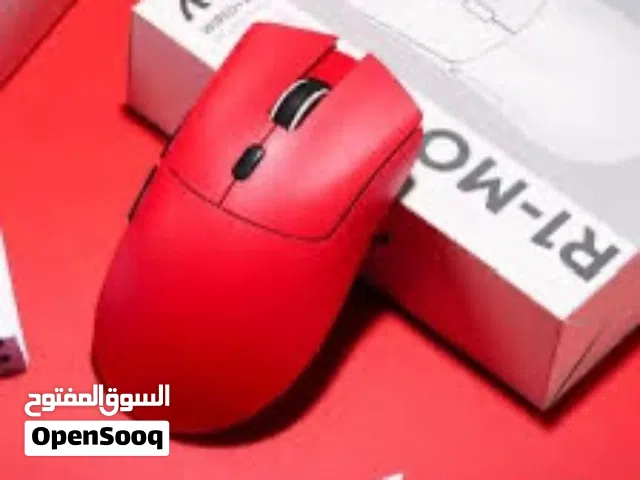 اتاك شارك طراز R1 متوفر باللون الاسود والاحمر والابيض