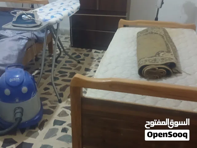 غرفة نوم مع الفرشه وخان ومراوح