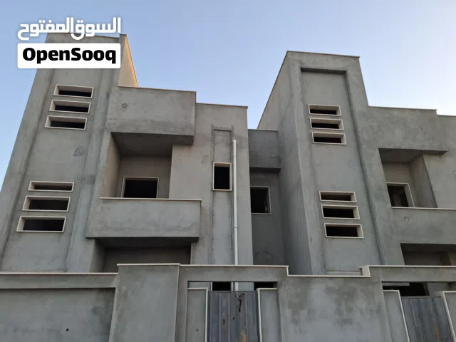 عدد 2 فيلات نص تشطيب للبيع فى عين زارة شارع الملكية مول