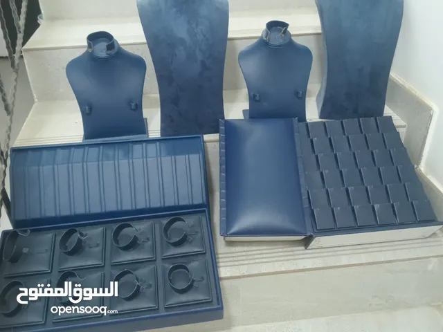 لبيع عدد كبير من اساندات مجوهرات