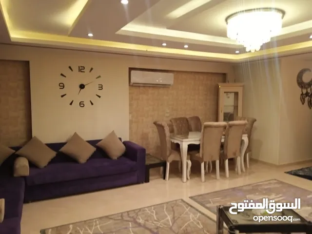 شقة لقطة للبيع بالفرش كامل في ميدان لبنان