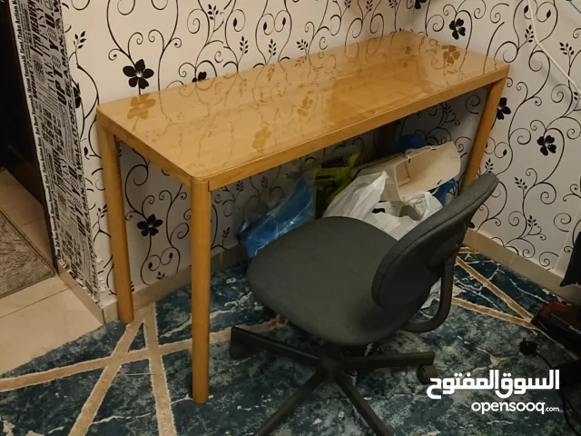 طاوله فقط تصلح لاب توب او جانبيه