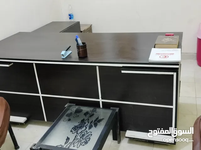 مكتب ام دي اف + 2 كرسي انتظار