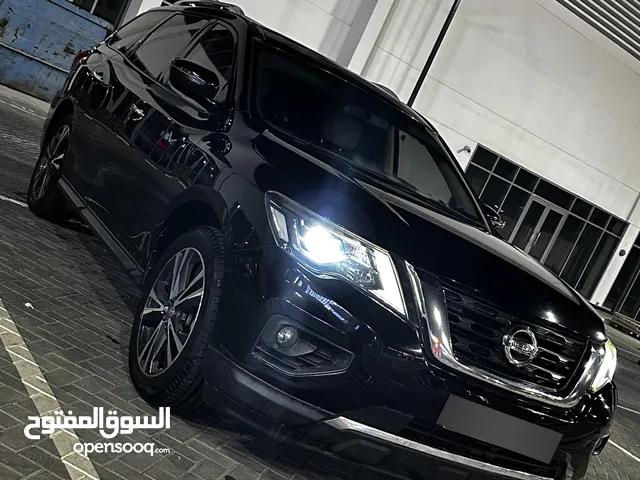Black Nissan Pathfinder 2018 V6 (4700BD)Full Option