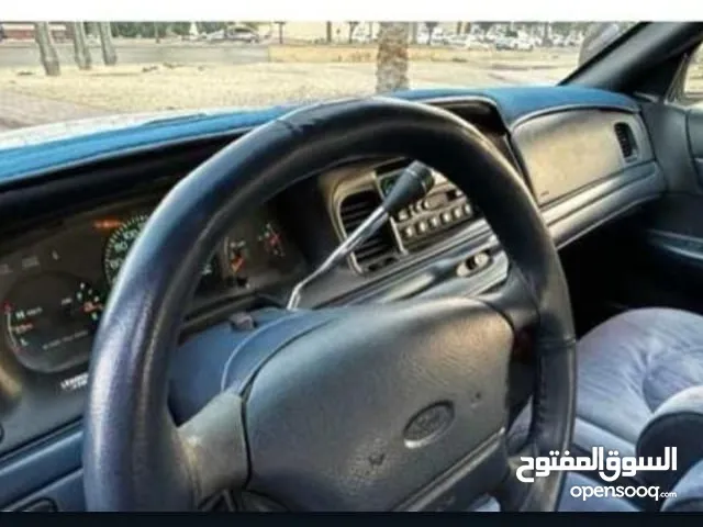 Ford Crown Victoria Standard in Abu Arish