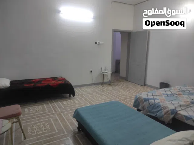 فرصة شقة للاجار في قلب سوق بركاء
