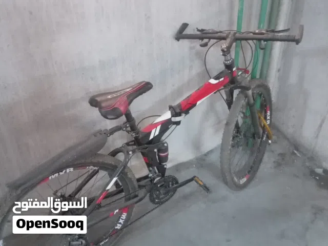 دراجه هوائيه نوعها meixibei بلون مميز الأحمر والأسود والأبيض بمقاس 26 وبها 3 سرعات و7 غيارات