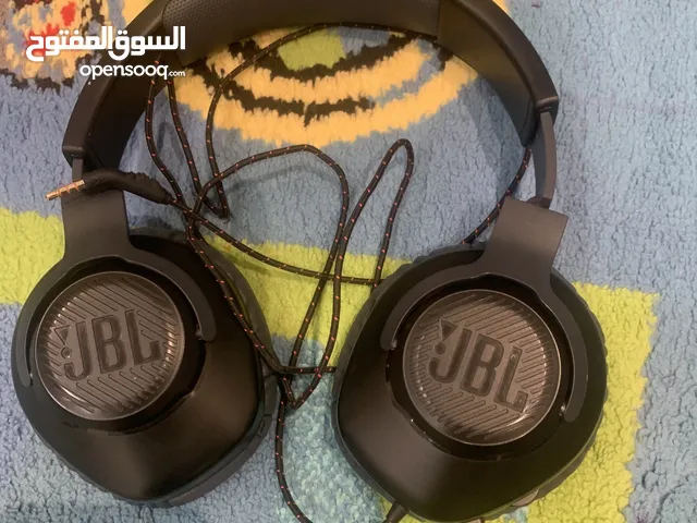 سماعات للبيع الكل سليم و شغال ما فيه شي و اصلي و مريحه للاذن سماعات سوني 5 مو معاها اليواسبي الاسترو