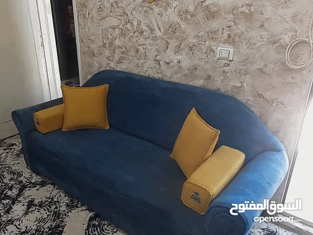 السلام عليكم صالون و بساط و طاولة شاشة مستعمل للبيع أقرأ الوصف