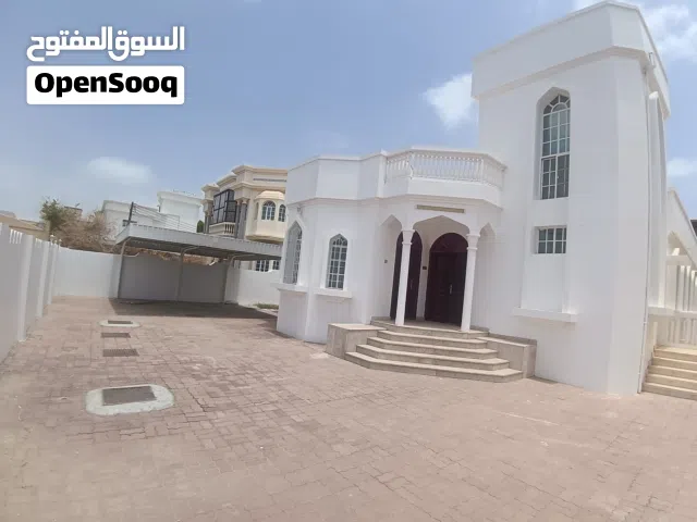 400 m2 4 Bedrooms Villa for Rent in Muscat Al Mawaleh