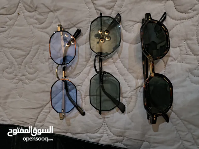 4 pairs of new USUVU sunglasses and case