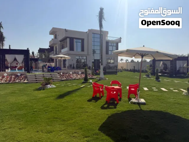 فيلا بحديقة