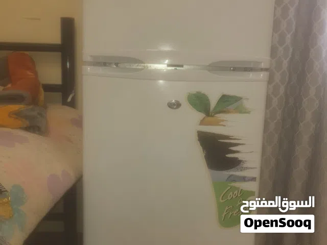 ثلاجه ممتازه ،،متواجد ثمريت وفيه توصيل جعلان